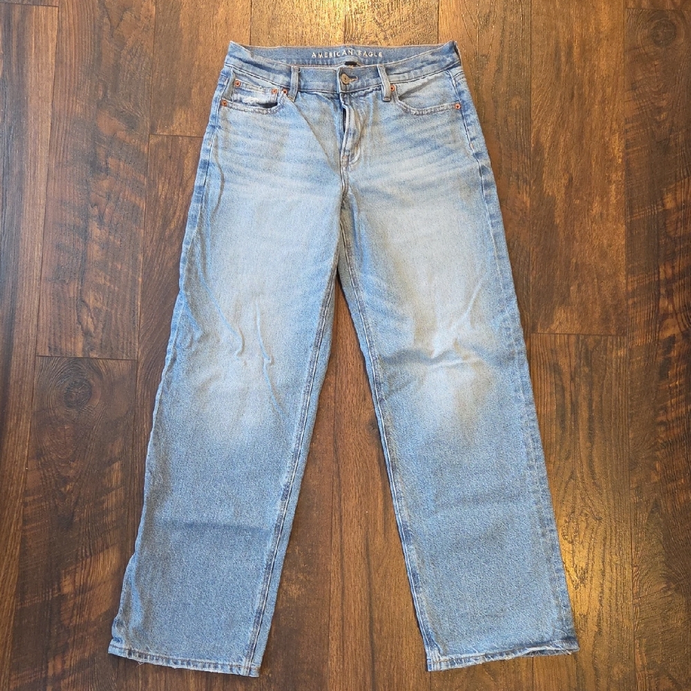 American Eagle Outfitters Women’s Light Wash Straight Jeans